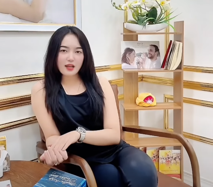 Ms.Nguyễn Kim Ngân hài lòng khi làm môi nhà Ngọc Hường